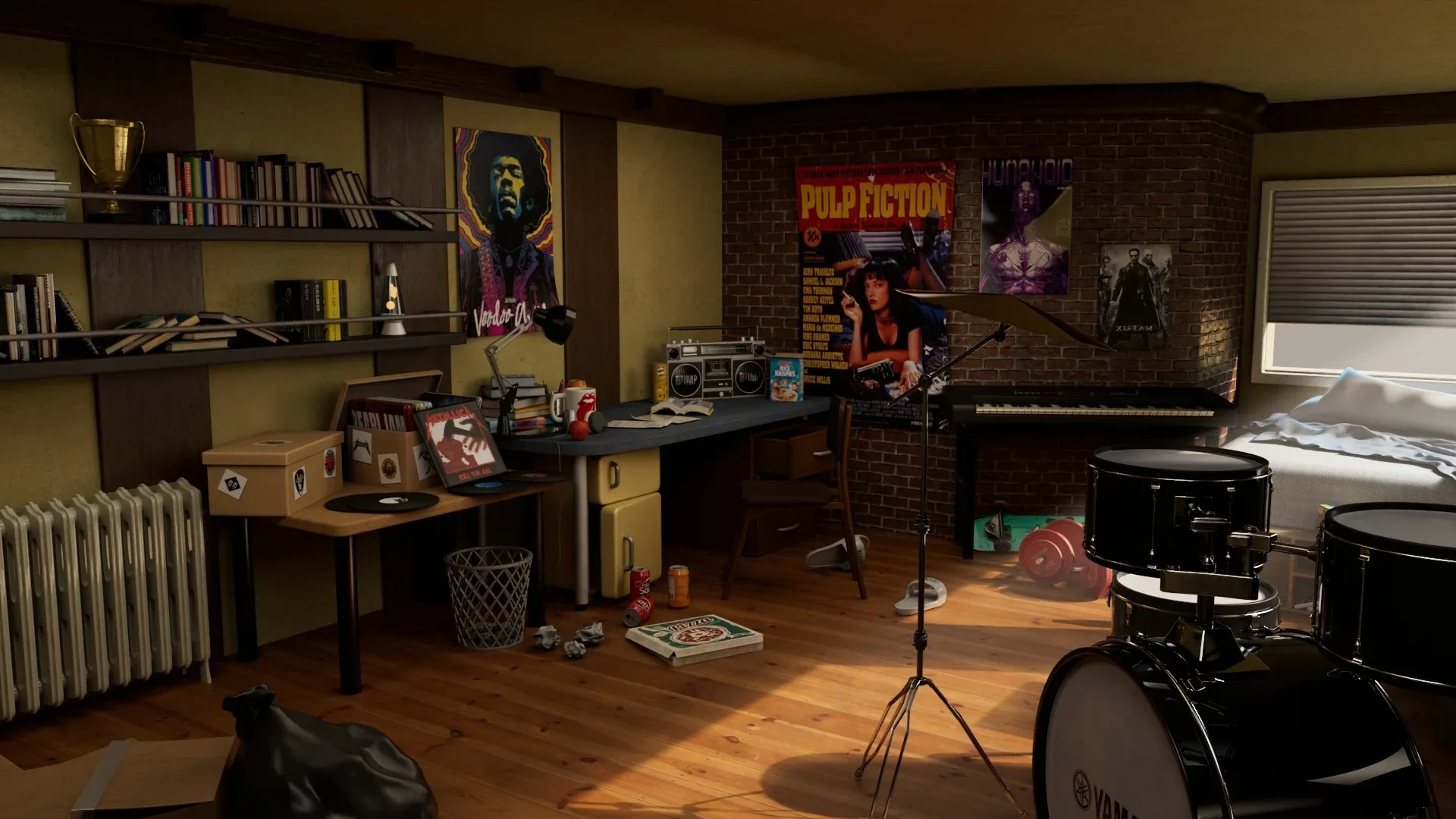 Habitación de los 90 con escritorio, estanterías, pósters de Pulp Fiction y Jimi Hendrix y una batería